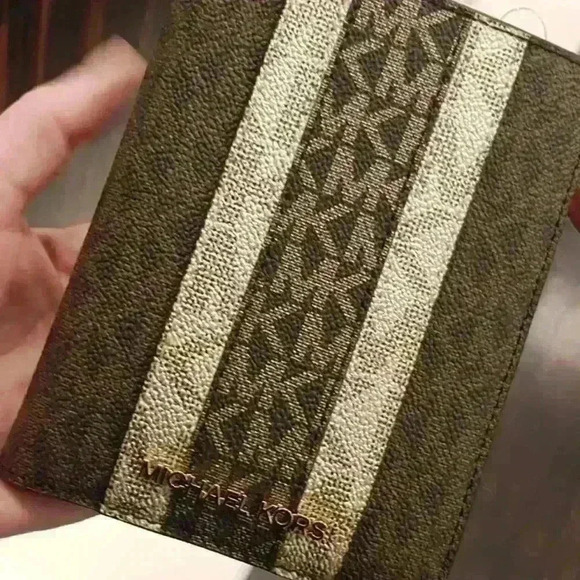 Michael Kors Passport Wallet Jet Set MK Stripe Signature Luggage Multi - Picture 3 of 4